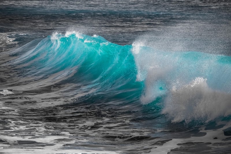 Surfing in Pipeline